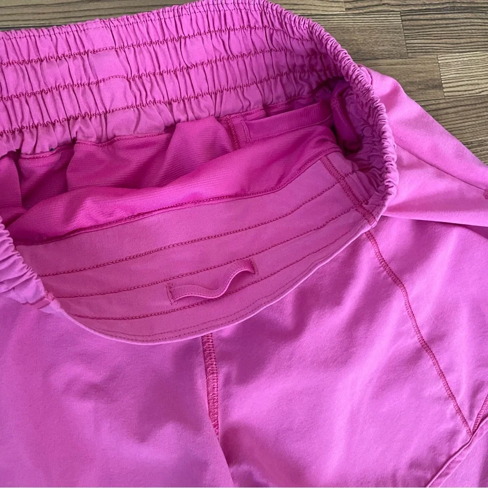 Lululemon Hotty Hot High-Rise lined shorts in Sonic Pink 2